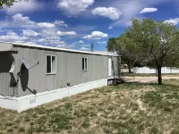 Cozy 2-bedroom mobile home in lovely Encampment with AC, WiFi