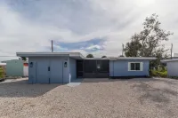 NEW REMODEL Steps from private beach access! 4 BR Family Friendly CLEAN