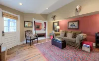 Downtowns Best Location Pied-à-Terre
