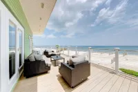 Beachfront 2 Apartments 1 House Nature all around, just 25 steps to Ocean water