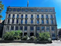 Stylish, modern apartment in the historic city centre of Montpellier.