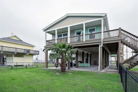 Inspired by the Sea - Newly Remodeled 3/2 Sleeps 8  Fenced yard - Pet Friendly