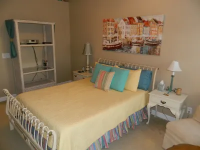 Cozy and Convenient Furnished Townhome w/view All A Flutter Farms LLC附近的飯店