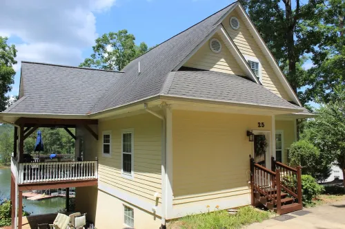 Hannah's Hideaway-3 Miles To Stores, Restaurants, Sleeps 16, No Steps To water!