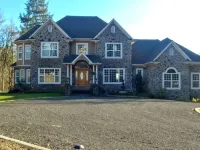 Exquisite Estate on 10 acres in North Albany.  15 minutes to OSU. Hotels in Albany