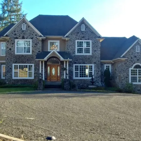 Exquisite Estate on 10 acres in North Albany. 15 minutes to OSU.