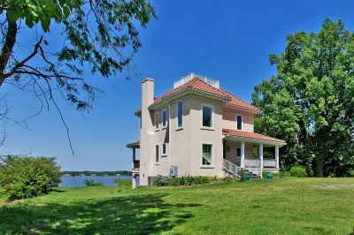 Relax And Reconnect With Expansive Views Of The Historic James River Hotels in 