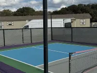 WILD CARD SUITE: Unit B.              Casino Retreat & Pickleball court Hotels in Love County