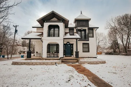 6 bedroom Large house in Pickwick district Springfield Near MSU