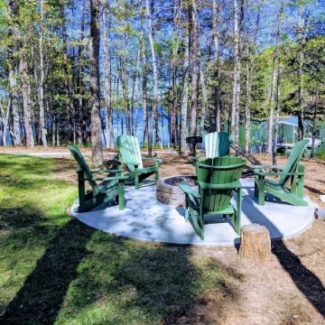 Lake Front, Quiet, Private cove on 4.75 acres, Canoe, 2 Kayak, 2 boat docks
