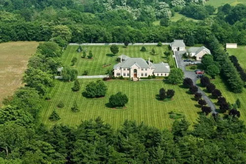 Romantic Getaway!  Heated Spa - Open Year Round!