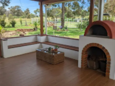 A perfect base for your southern downs getaway โรงแรมในวอริก