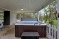 Secluded Lake Luxury. Free Kayaks, Canoe & Rowboat. - Gym