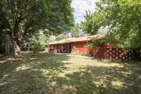 Family Home w/ Grill & Large Yard, Near Downtown Glenwood Springs! Dog Friendly!