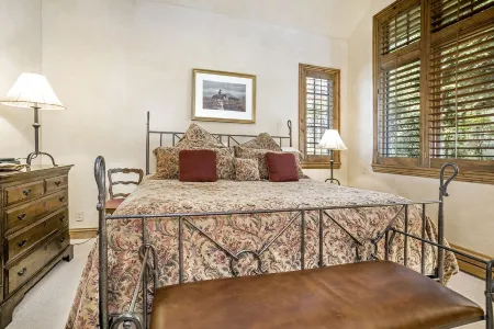 Must See - Million $$$ Townhome - Best Value - Ideal Location Close to Lift