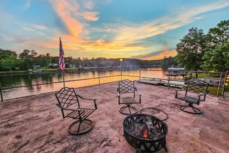 Lake Sinclair Getaway + Rooftop Patio