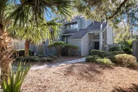 Daze Off! Stunning two bedroom with loft Turnberry end unit Villa