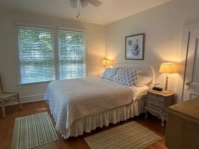 Downtown Brevard Cottage~ Short Stroll to Main Street~ Hiking & Biking Close By Hotels near White Squirrel Shoppe