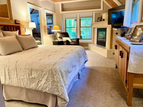 Mountain retreat by Lake Glenville: creekside, secluded, Cashiers - Glenville
