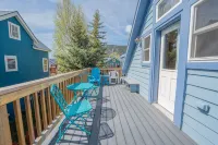 3 Bed 2 Bath,  Pets, Parking, Free Shuttle, walk to Elk Ave and Downtown!