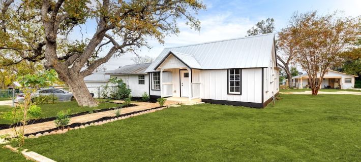 Charming Getaway in Comfort, TX - Relax, Recharge, Explore - Texas Wine Country Hotels in Kendall County