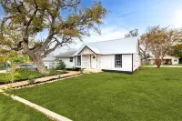 Charming Getaway in Comfort, TX - Relax, Recharge, Explore - Texas Wine Country