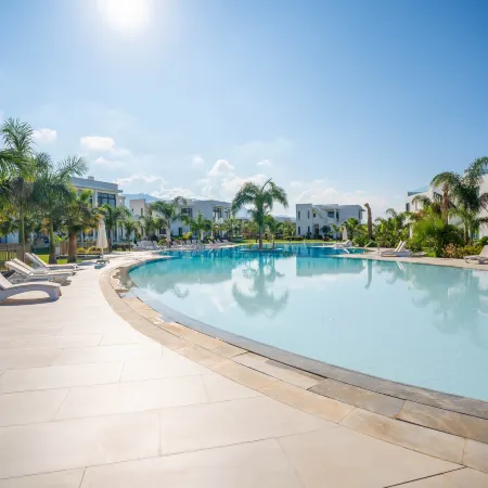 C2-3 the Resort Apartment with Pool View