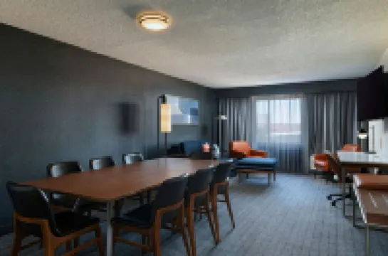 코트야드 라레도