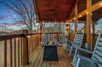 Stunning View! 4.5miles 2 Dollywood & Park –2 Kings, HotTub, PoolTable Fireplace - Hytter