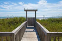 Ocean View, 2 Bedroom, 2 Bath with direct beach access and pool