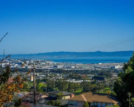 Relaxing Home With SF Bay View โรงแรมในมิลเบร