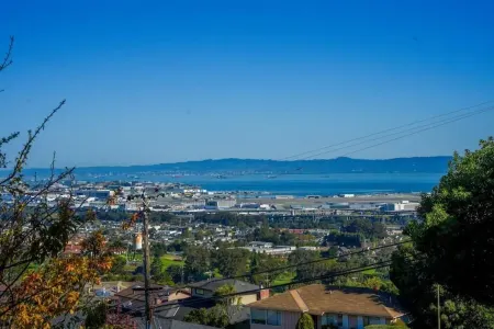 Relaxing Home With SF Bay View