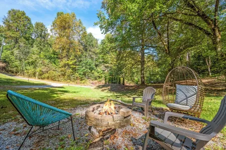 Cozy Cove- Lake Access, Pet Love Отели рядом с достопримечательностью «Sims Point»