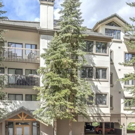 Ski in/Ski out Luxury Penthouse Condo, Hot Tub,  Walk to Village in Beaver Creek