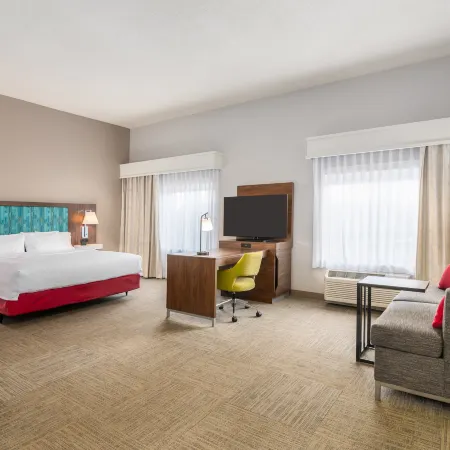 Hampton Inn & Suites Hartford-Manchester Отели рядом с достопримечательностью «Старое здание парламента»