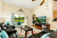 512-Beautiful 4 Bedroom Home with South Facing Pool Overlooking Lake, Big Garden