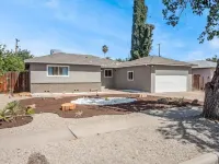 Fresno House | Pool | Fire Pit | Garage | 3/2:Wow! Oh Wow Nickel Arcade 주변 호텔