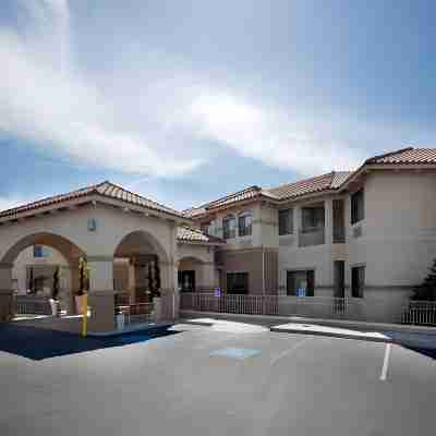 ホリデイ イン エクスプレス ホテル & スイーツ マリーナ - ステート ビーチ エリア by IHG Hotel Exterior