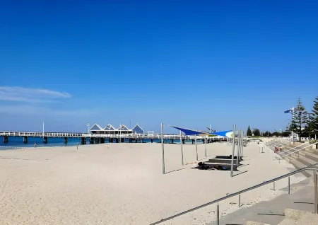 Paradise Motel Busselton Отели в г. Воннерап