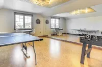 8 Mi to Lambeau Field: Family Home in De Pere! Hotels in De Pere
