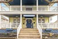 Newly remodeled Crocus by the Sea Side Cottage close to everything & first floor - Homestays
