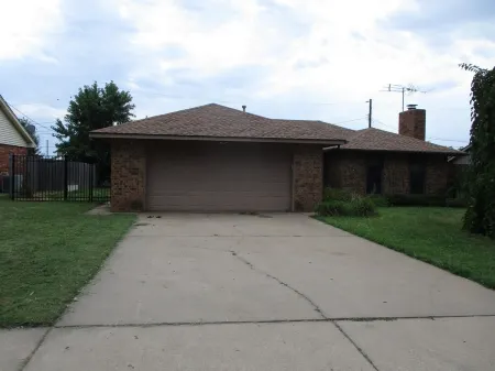 Charming 3-bedroom house with WiFi , AC and Jacuzzi in Ponca City