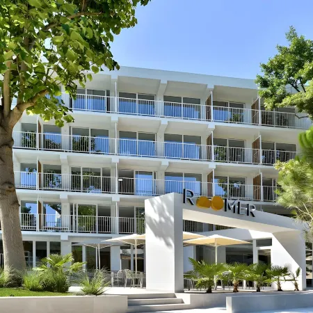 Ibis Styles Golden Sands Roomer Hotel