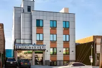 Umbrella Hotel Brooklyn Hotels near 8th ave train station