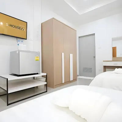 S-House Hotel Surin Hotels near Big C Supercenter Surin