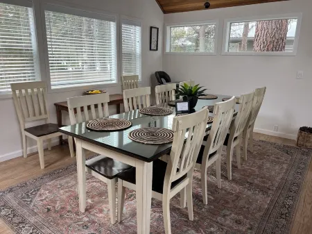 10 Sharc/Basketball ct/AC/Private Hot Tub+Bikes +Snow Sleds Отели в г. Санривер