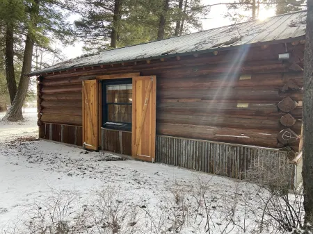 Teton Cabin- Columbia Mountain Ranch Отели рядом с достопримечательностью «Montana Vortex and House of Mystery»