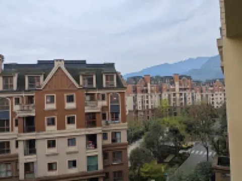 峨眉山與湖房東小張公寓（峨洪路分店）