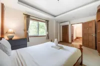 The Terrace Pratumnak Pool Villa - Bungalows