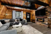 Cozy Cabin in the forest!  One hour drive to the Grand Canyon South Entrance!